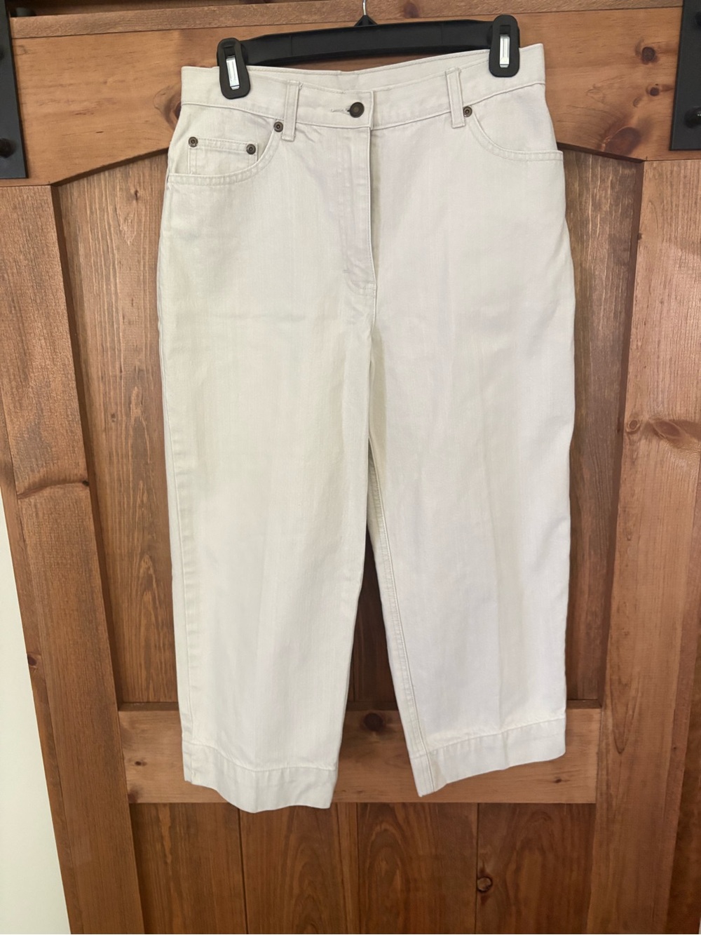 Charter Club Cream Cropped Straight-Leg Capri Pants. 100% Cotton